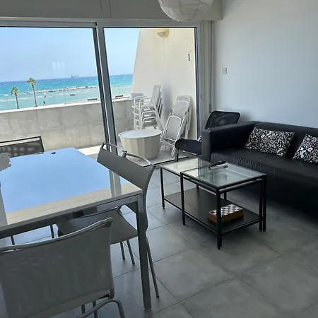 Julie's House Appartement Oroklini